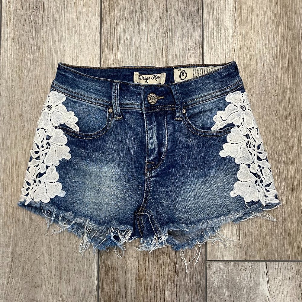 Indigo Rein shorts with lace applique size 0